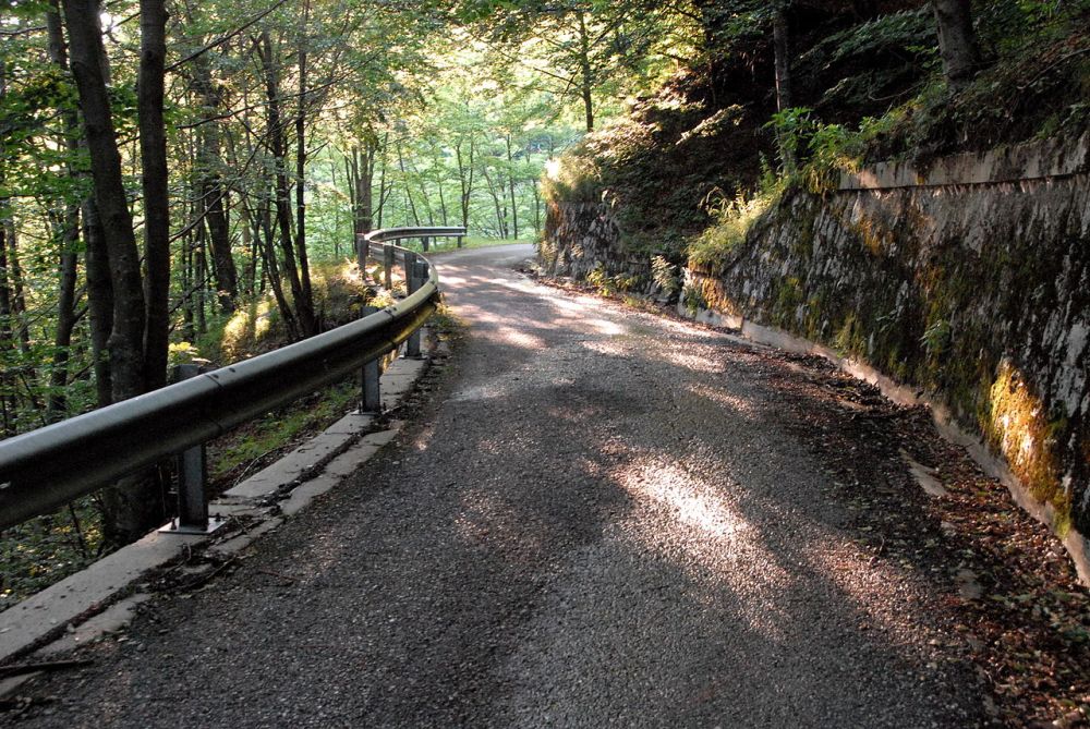 1280px-Ucceatal_Bergstrasse_14072007_01