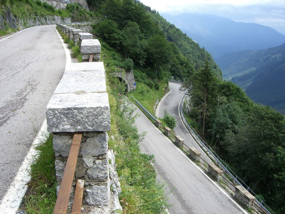 Austria_Mountain_PlockenPass1_roads2drive